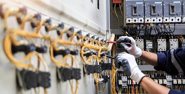 Professional Electrician technician working in Vandalia, MO